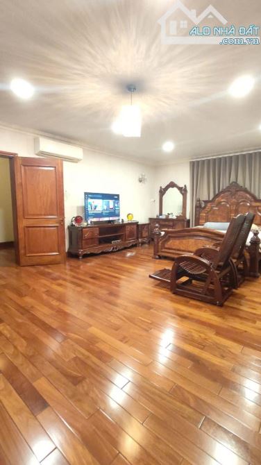 BIỆT THỰ - MẶT TIỀN ĐAKAO QUẬN 1 - 239m2, (12.5x19)m - 4 TẦNG - CHÍNH CHỦ 1 ĐỜI XÂY Ở - 4