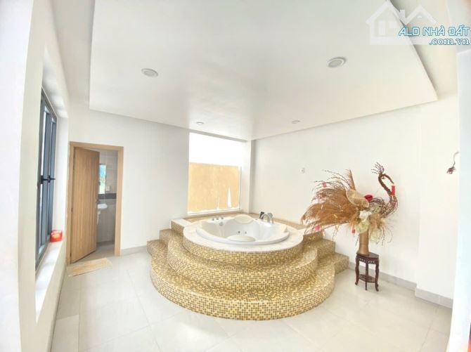 Biệt thự nguyễn minh hoàng— Dt: 8x18m—3 tầng- thang máy - giá 35,9 tỷ - 4