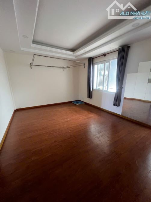 Đất Và Căn Nhà 3 Lầu Ngay Sát Chợ Phan Chu Trinh Mà Giá Chỉ Bằng 1 Lô Ở Mê Trô. - 4