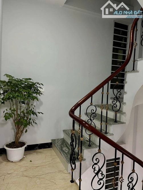 Bán nhà Trần Khát Chân 39m2, 5T đẹp mới, 3 thoáng, cách phố 10m, kinh doanh, ngõ đẹp.