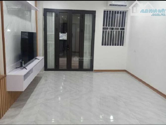 Nhà đẹp trung tâm quận Cầu Giấy_ Xách va ly về ở ngay_ Ngõ nông_ Tiện ích ngập tràn - 4