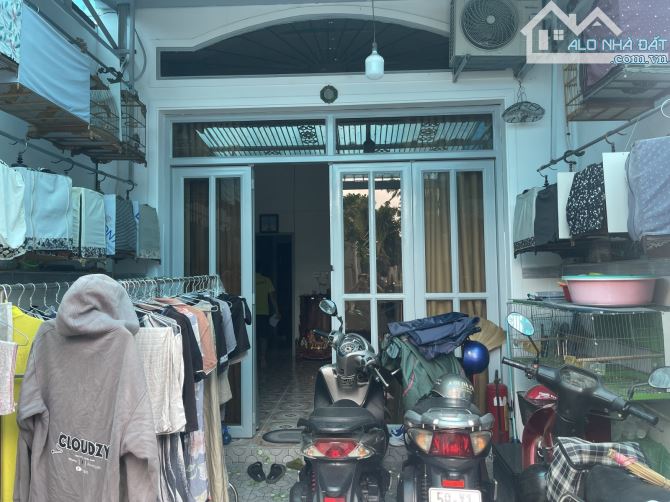 Q9, Ngay Man Thiện, mặt tiền đường số - 68m2(4*17) nhà C4 khu Cảnh Vệ - giá rẻ chỉ 6 tỷ - 4