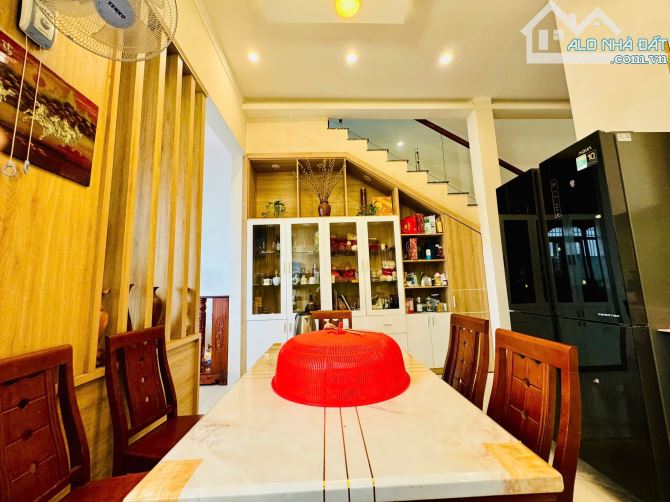 BÁN CĂN NHÀ 01 TRỆT 01 LẦU HẺM 179 ĐỒNG KHỞI DT 6.1x18.5M GIÁ 4.1 TỶ - 5