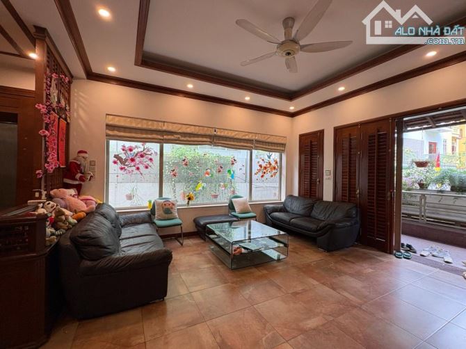 Bán Biệt Thự Khu Vườn Đào Quận Tây Hồ 240m2 giá nhỉnh 120 tỷ - 5