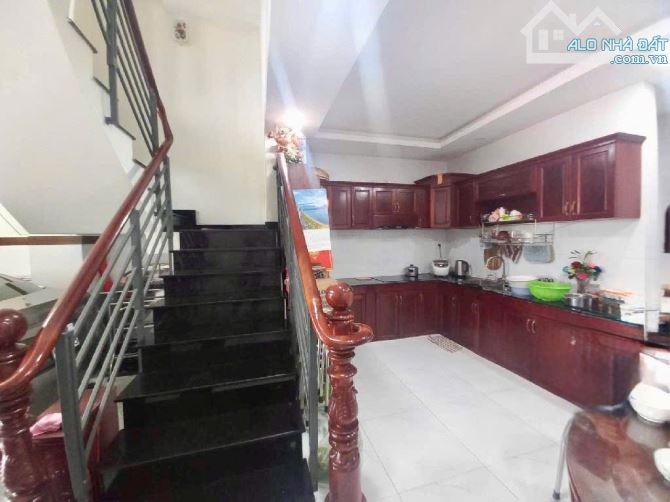 NHÀ ĐẸP 5 TẦNG 61m2 ĐƯỜNG 10m P. PHÚ HỮU - Ô TÔ NGỦ TRONG NHÀ - 5