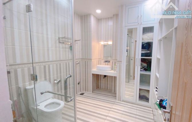Biệt thự nguyễn minh hoàng— Dt: 8x18m—3 tầng- thang máy - giá 35,9 tỷ - 5