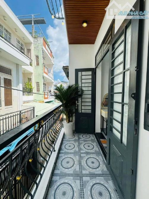 Gò Vấp-Nhà mới tinh , 40m2 (4x10), 2 tầng BTCT, tặng nội thất sang trọng, giá chỉ hơn 4 Tỷ - 6