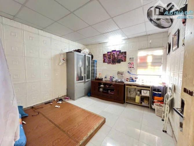 Tôi cần Bán nhà số 6 Tập Thể Xây Lắp Hóa Chất Nhật Tảo 57m2 x 3 tầng sổ đỏ chính chủ 4,5tỷ - 6