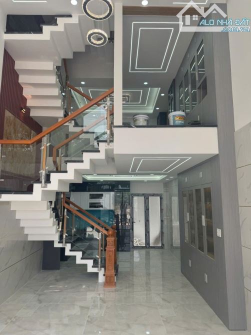 BÁN NHÀ MỚI - PHONG CÁCH TÂN CỔ ĐIỂN - NGAY NGÃ TƯ GÒ MÂY  GIÁ 6.1 TỶ TL - 7