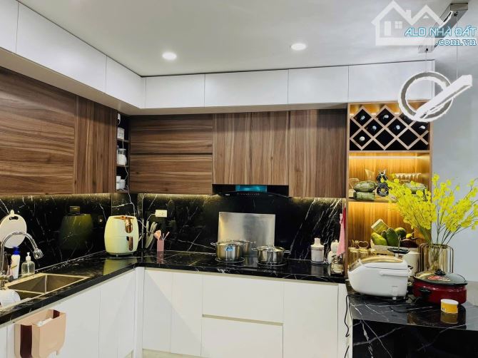 Bán nhà Trần Khát Chân 39m2, 5T đẹp mới, 3 thoáng, cách phố 10m, kinh doanh, ngõ đẹp.