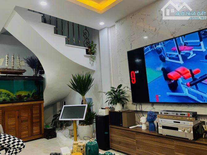 Bán nhà Trần Khát Chân 39m2, 5T đẹp mới, 3 thoáng, cách phố 10m, kinh doanh, ngõ đẹp.