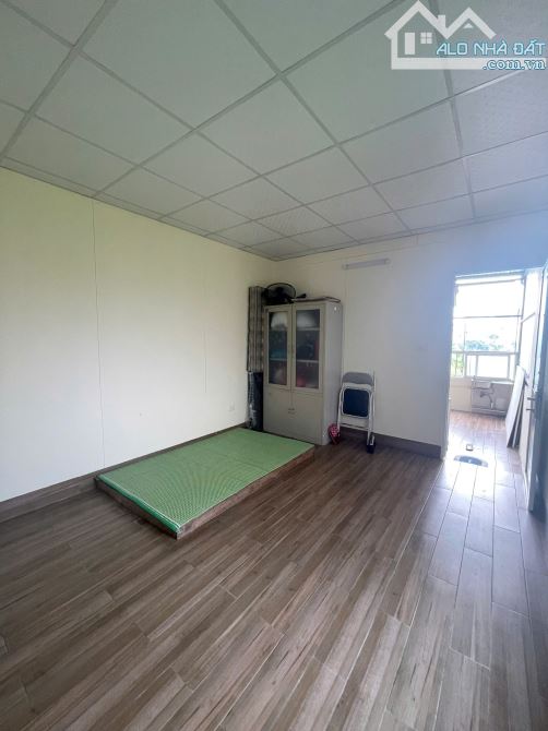 Tôi cần Bán nhà số 6 Tập Thể Xây Lắp Hóa Chất Nhật Tảo 57m2 x 3 tầng sổ đỏ chính chủ 4,5tỷ - 9