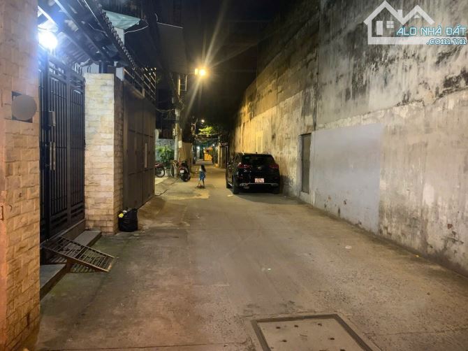 🔵 Cho thuê NNC Âu Dương Lân, Q8. (3.3x17m) 2lầu, 3PN mới đẹp, 11tr5 - 9
