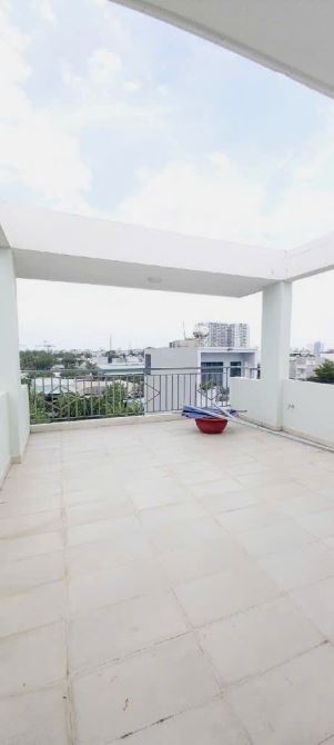 NHÀ ĐẸP 5 TẦNG 61m2 ĐƯỜNG 10m P. PHÚ HỮU - Ô TÔ NGỦ TRONG NHÀ - 9