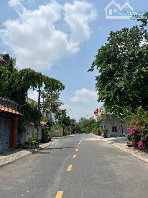 Bán nhà khu biệt thự Dương Quảng Hàm, P.6, GV: 6 x 22, giá 13,6tỷ - 2