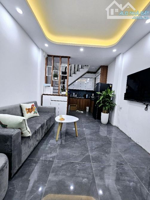 Đông Thiên - Hoàng Mai , 30/48m2 x 5 tầng , mặt tiền 4,7m