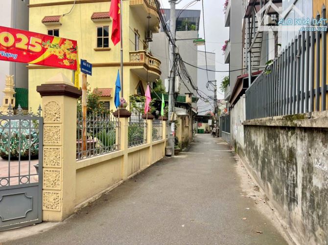 NAM TỪ LIÊM - NHÀ 50M2 4T DÂN XÂY -  ÔTÔ -  KINH DOANH - GẦN ĐẠI HỌC FPT, ĐÔNG Á