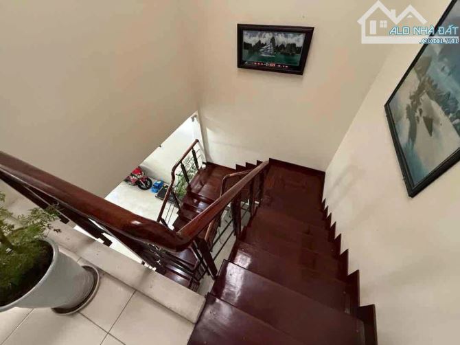 BÁN NHANH TRONG TUẦN- GIÁ CỰC TỐT- NHÀ 4 TẦNG MẶT TIỀN NGUYỄN HOÀNG- VỊ TRÍ VIP