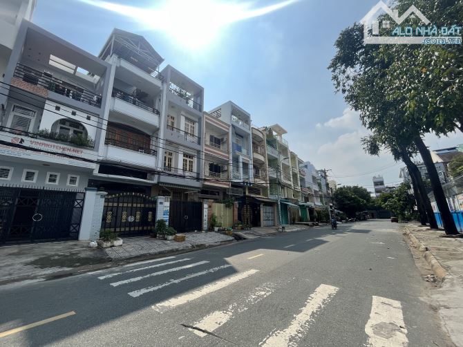 MT Đường Số 54 Bình Phú đối diện Công Viên 30m. DT: 4x17m, 4 Tầng. Giá: 10,8 Tỷ