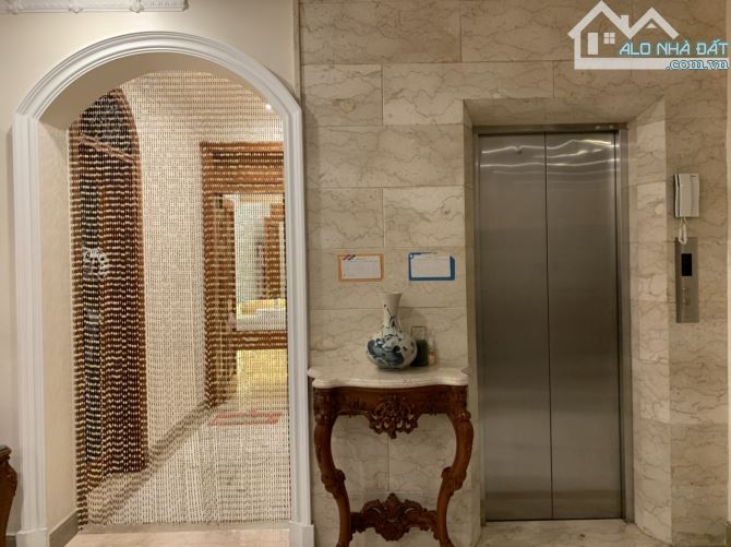 BIỆT THỰ, mặt tiền đường số 41. Q7. 3 lầu mới đẹp, rẻ nhất đường 41. Dt: 5.8m x 18m. 33 tỷ