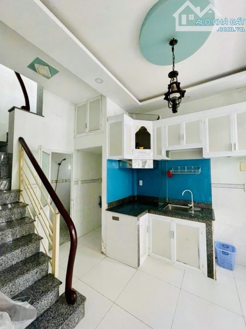 BÁN NHÀ HẺM XE HƠI - TRUNG TÂM GÒ VẤP - CĂN GÓC THOÁNG - ĐANG CHO THUÊ 7 TRIỆU/THÁNG