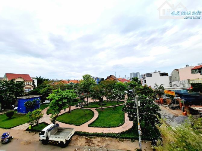 Khu biệt thự Bông Sao, 102m2, 16 tỷ, 3 tầng, view công viên, Quận 8.