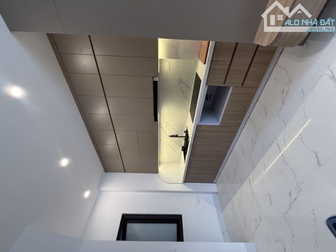 Bán nhà phố ngô gia tự 30m 5 tầng gần bigC