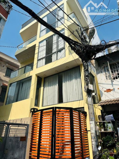 Bán VIlla phố đẹp Lê Quang Định, - nhà ngang 8 x 10m, 5 lầu, nội thất cao cấp ,chỉ 12.5 tỷ
