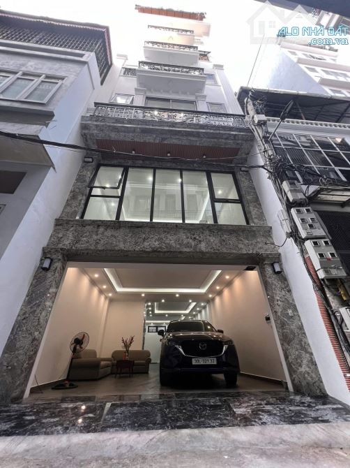 Tòa nhà 8 tầng Cầu Giấy: Vừa ở vừa kinh doanh, văn phòng thang máy, gara ô tô 95m 34.7tỷ