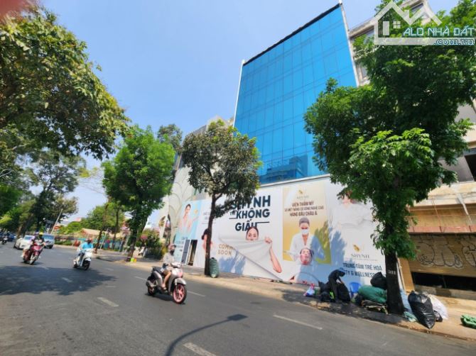 Bán nhà mặt tiền Nguyễn Du Quận 1 - DT 22x30m = 660m2 - Có GPXD hầm - 2 hầm - 15 tầng