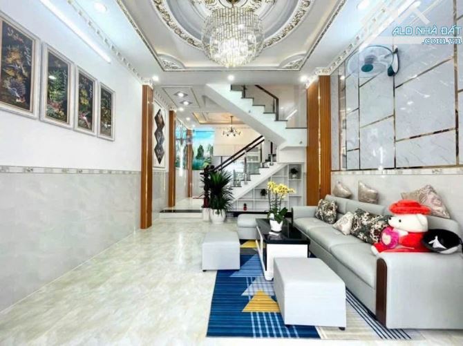 Hót💥💥 Chỉ 6 Tỷ | Trung Tâm Hoàng Mai-5 Tầng Full Nội Thất -Ngõ Thông-20m Ra Oto Tránh