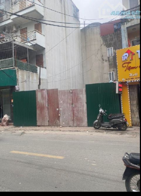 36.8 Tỷ/ 100 m2/7 .6 Mt/ Mặt Phố Bà Triệu. Hà Đông