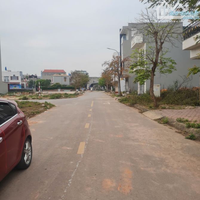Bán đất Trung Tâm Thị Trấn Đồi Ngô, Lục Nam. 80m2- Mt 5m. Đường 15m. Giá 3,4 tỷ