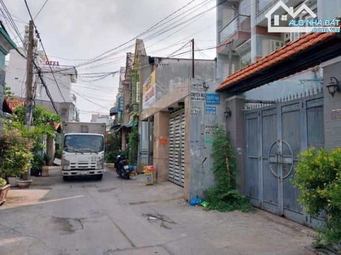 Nhà hẻm xe hơi Trương Thị Hoa - Gần Siêu Thị Mega. DT: 5.3x20m. Nhà mới 3 lầu Giá: 4.99 tỷ
