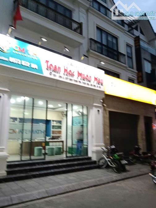 CHO THUÊ NHÀ PHỐ HÓT TRUNG HÒA- CẦU GIẤY-HÀ NỘI DIỆN TÍC : 140M2x 4 TẦNG