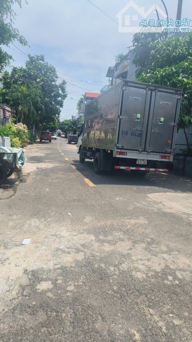 Nhà 3 lầu đường 8m Lê Thị Hoa ngay Chợ Khiết Tâm KCN Sóng Thần Thủ Đức 112m hơn 6 tỷ