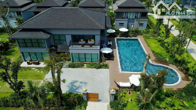 Bán biệt thự sân vườn mặt tiền đường số Thảo Điền, Quận 2. DT: 360m2(12x23m), giá tốt