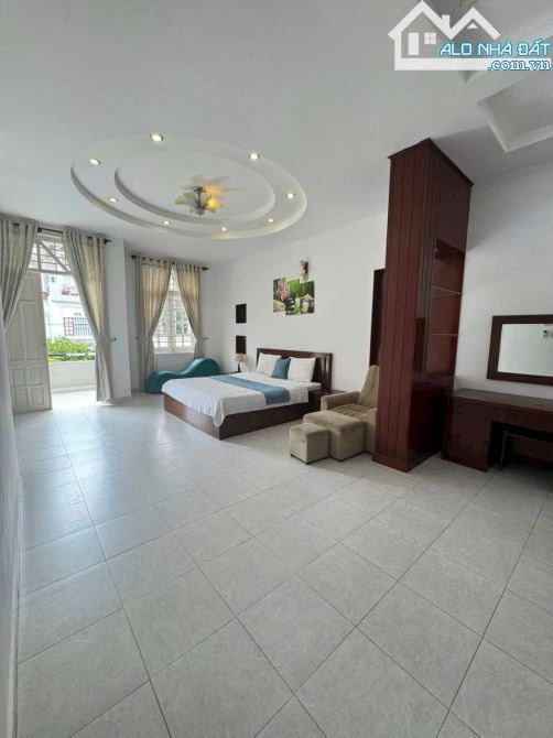 CẦN BÁN GẤP BIỆT THỰ PHƯỜNG 2 VŨNG TÀU GIÁ CHỈ 21 TỶ 500 (SỔ HỒNG) HỒ BƠI + CÁCH BIỂN 800M