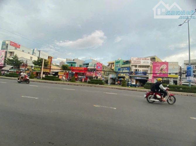 BÁN NHÀ MẶT TIỀN ĐƯỜNG 3/2, P XUÂN KHÁNH, QUẬN NINH KIỀU, TPCT 28 TỶ GẦN ĐHCT