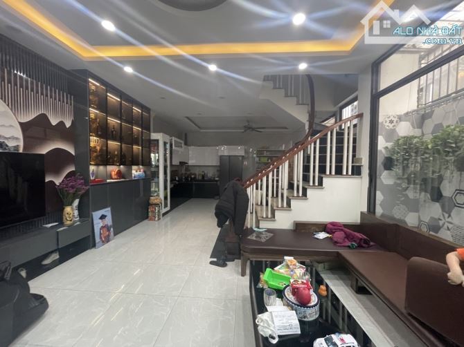BÁN NHÀ ĐỊNH CÔNG, HOÀNG MAI, LÔ GÓC, BA GÁC ĐỖ CỬA, GẦN Ô TÔ, 66M2, 10.8TỶ(CTL)
