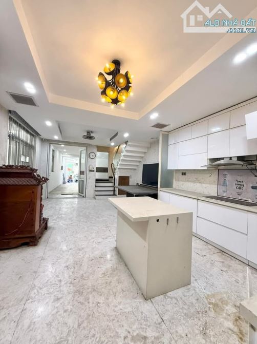 Bán nhà mặt tiền Âu Dương Lân,P.3,Q.8,dt: 5 x 22 nhà xây 3 lầu 18 Tỷ 5.