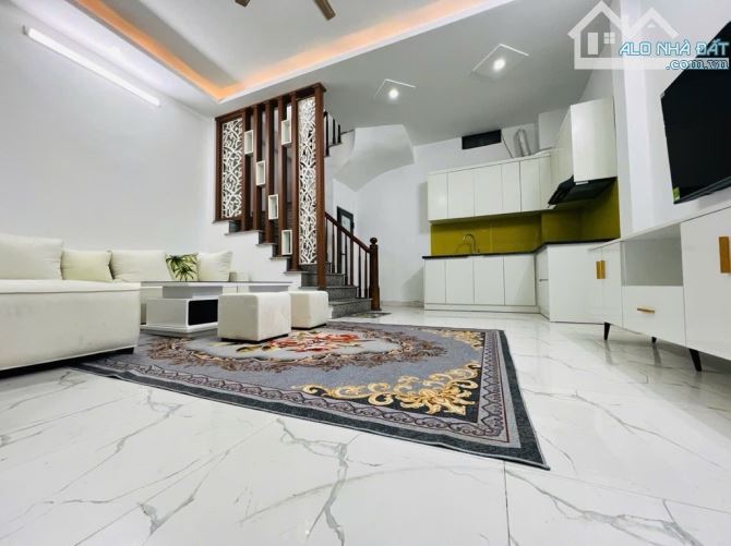 Thanh trì nhà 40m2, sổ đỏ chính chủ, 4 tầng mới xây, 2km tới bx nước ngầm