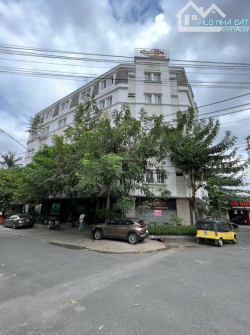 Bán nhà góc 2MT Nguyễn Văn Hưởng, Thảo Điền. (15 x 30m) 7 tầng. HĐT 270 triệu. Gía 69 tỷ