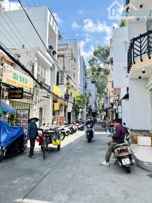 Biệt thự Tôn Thất Tùng P.PNL Q1 -130m2 ngang 6.7m 3 tầng giá 52 tỷ