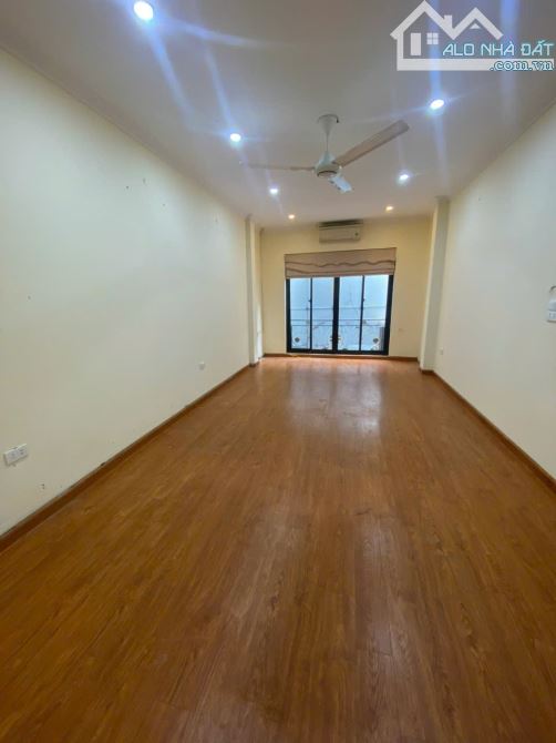cho thuê nhà nguyên căn 50m² x 7 tầng, mặt tiền 4m, mặt phố Trần Tử Bình, trung tâm quận - 11