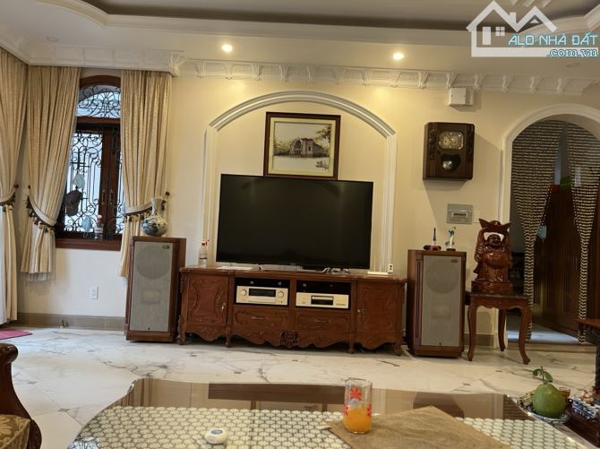 BIỆT THỰ, mặt tiền đường số 41. Q7. 3 lầu mới đẹp, rẻ nhất đường 41. Dt: 5.8m x 18m. 33 tỷ - 2