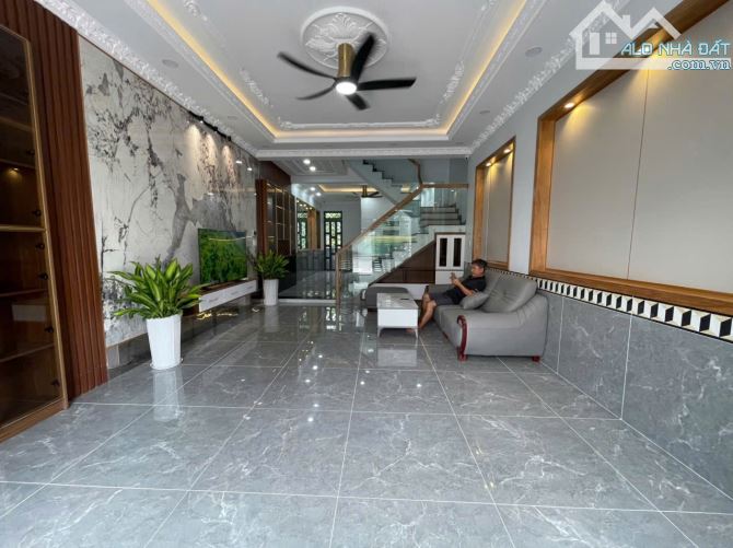 Nhà mặ tiền kinh doanh gần làng đại học Quốc gia, full nội thất, 1798 Dĩ An - 1