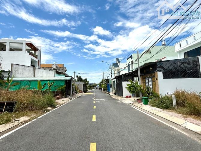 BÁN LÔ ĐẤT , THỊ TRẤN CỦ CHI , 180M2 , ĐƯỜNG NHỰA LỚN - 1