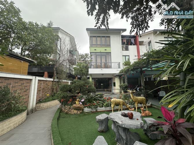 Bán nhà Gamuda Garden 3-3 KĐT C2 318m2 3 tầng 98,5 tỷ - 1