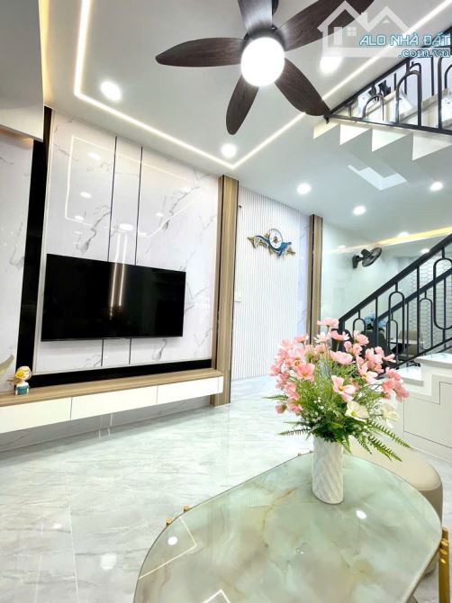 HẺM XE HƠI PHAN CHU TRINH - GẦN NGÃ 4 HÀNG XANH - CHỢ BÀ CHIỂU GIÁP QUẬN 1 - CHỈ 4.X - 1